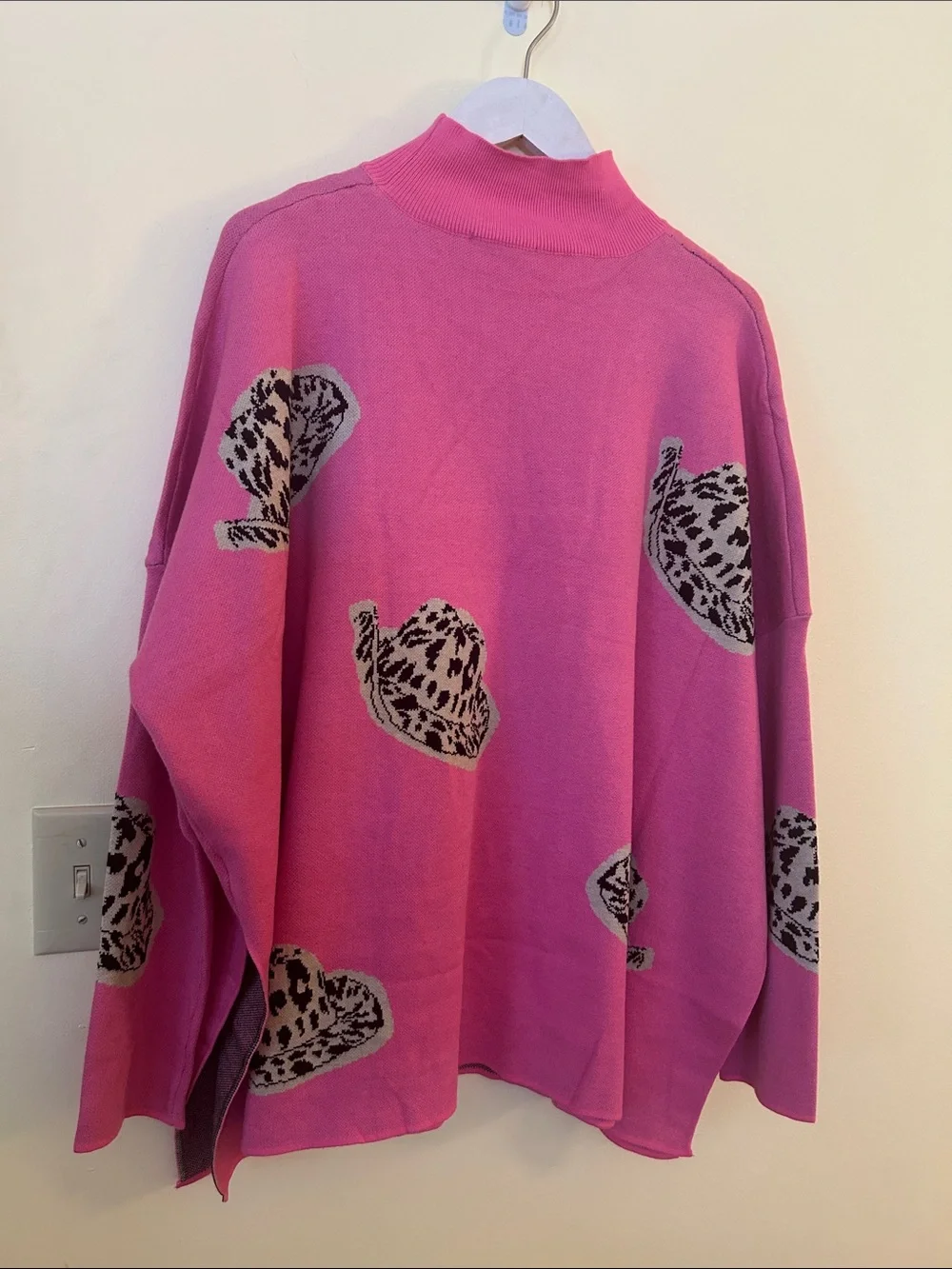 entro Womenโs Large Sweater Bright Pink Mock Neck Animal Print Cowboy Hats NWT - Picture 6 of 16
